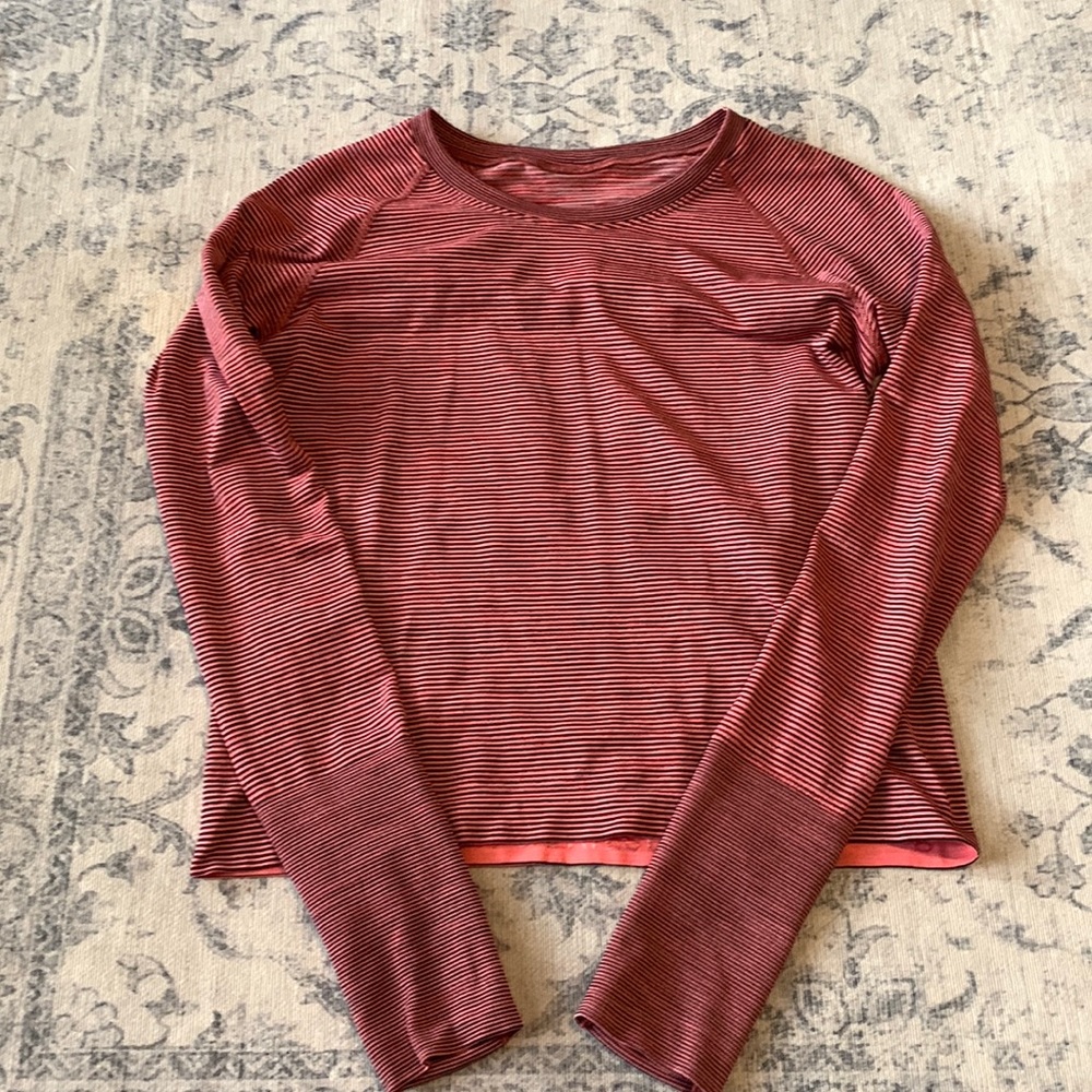 Lululemon Women’s Swiftly Tech Long Sleeve Race Length - size 8 - raspberry
